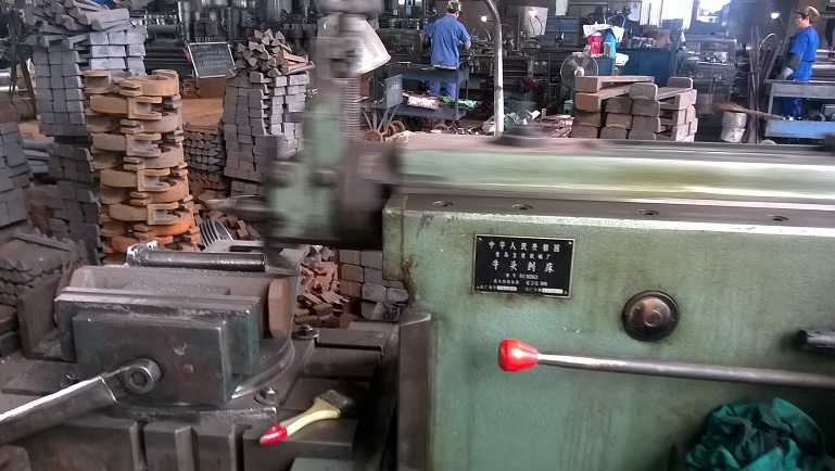 工作中的牛头刨床